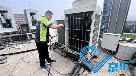 中央空調(diào)清洗消毒全流程指南 專業(yè)團隊清除99%細(xì)菌提升30%能效